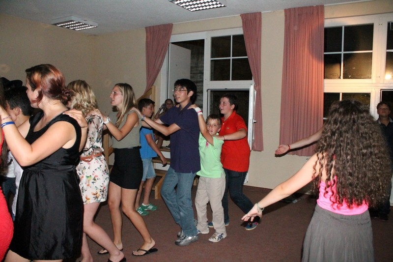 Village Camps International Summer Camp Leysin, Switzerland 2025-08-09 https://www.villagecamps.com/journals_admin/images/701-21-discoprom (49).jpg
